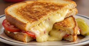 Sanduíche de Queijo Quente com Tomate