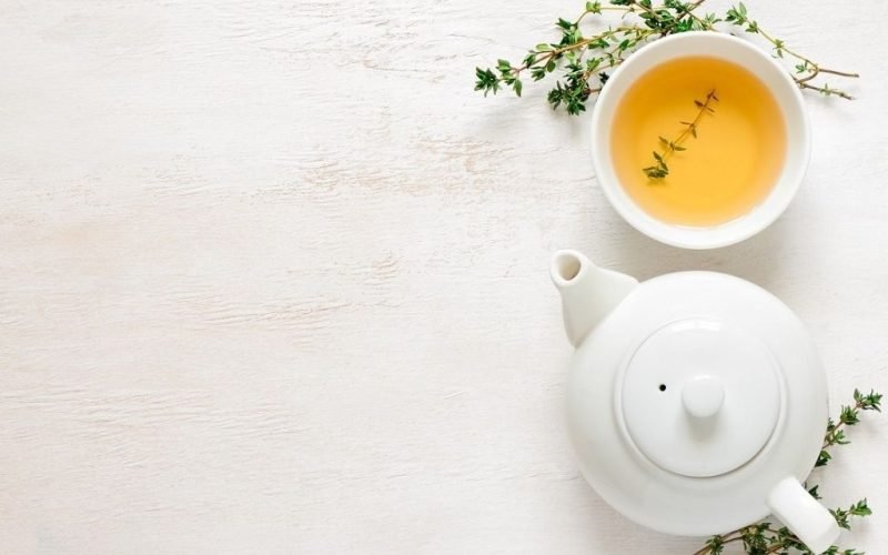 Esses 4 chás te ajudam a descansar e dormir melhor