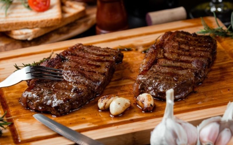 Os segredos de chef de como grelhar carne como um profissional