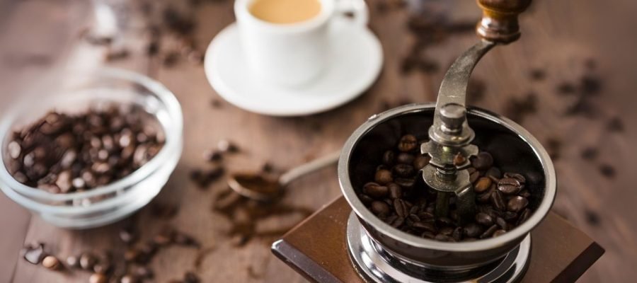 Como limpar seu moedor de café