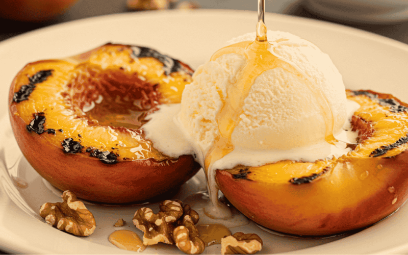 Doçura no ponto e elegância no prato: pêssegos grelhados com creme
